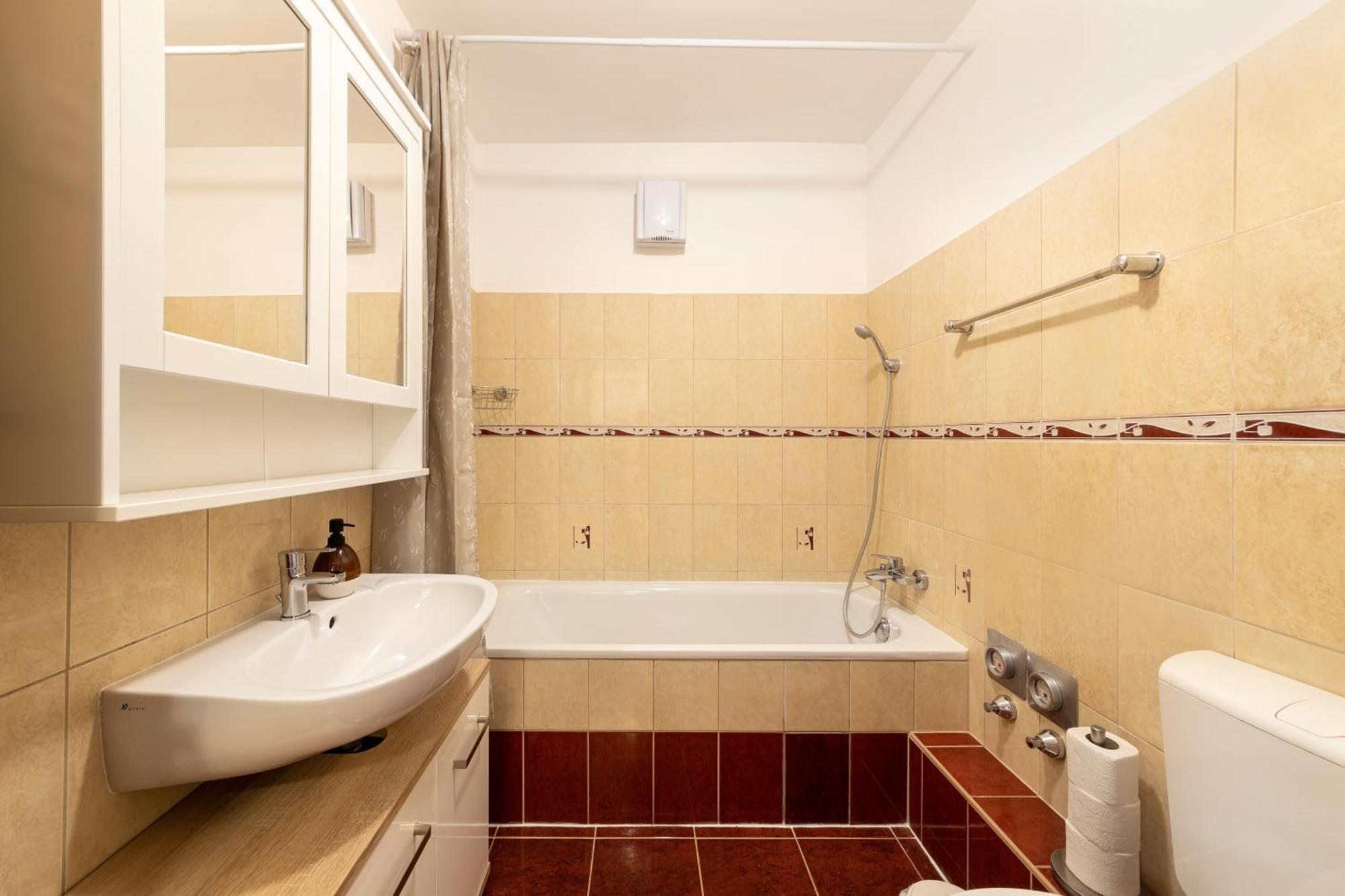Center Budget Apartment Inside Free Parking Self Check-In Free Streaming Ac Balcony Βουδαπέστη Εξωτερικό φωτογραφία